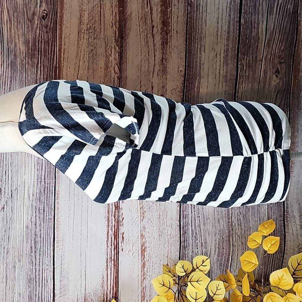 AGENDA BLUE & WHITE STRIPED BOTANICAL SILVER FOIL CUTOUT BACK PULLOVER TEE - Picture 9 of 13